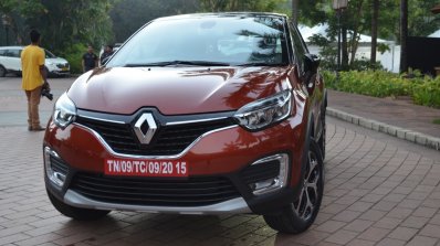 Renault Captur front three quarters