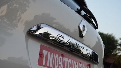 Renault Captur rear badge