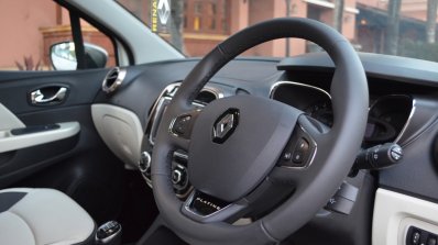 Renault Captur steering wheel