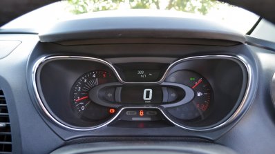Renault Captur test drive review Infinity instrument console