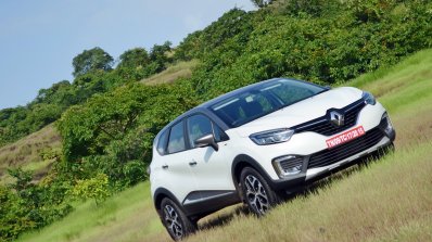 Renault Captur test drive review front three quarters angle shot
