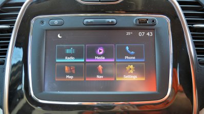 Renault Captur test drive review touchscreen