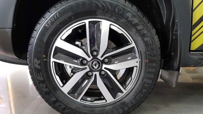 Renault Duster Sandstorm edition wheel