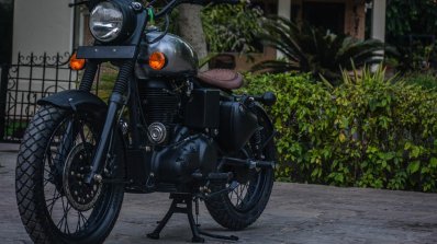 Royal Enfield Classic 500 RE-500 Basic by Rajputana Customs front left quarter
