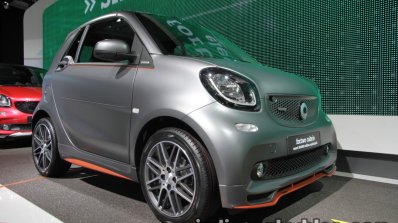 Smart Fortwo Brabus edition asphaltgold front three quarter showcased at the IAA 2017