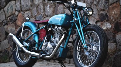 Vintage Royal Enfield Classic 500 Puranam Designs front right quarter