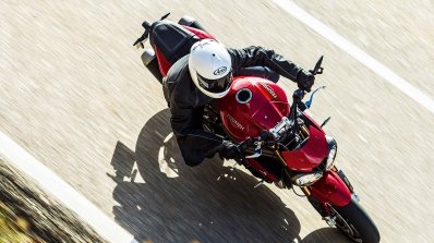 2017 Triumph Speed Triple press action top