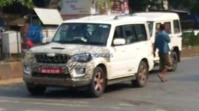 2018 Mahindra Scorpio facelift spy picture front three quarters