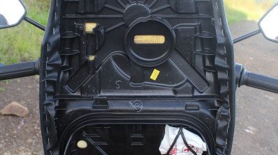 Honda Cliq Review under seat panel