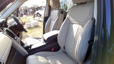 Land Rover Discovery front seats