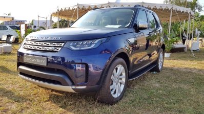 Land Rover Discovery front three quarters