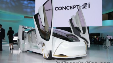 Toyota Concept-i front three quarters right side at 2017 Tokyo Motor Show