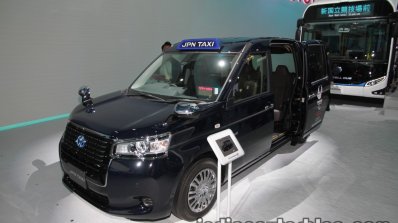 Toyota JPN Taxi at 2017 Tokyo Motor Show front left three quarters