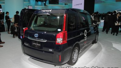 Toyota JPN Taxi at 2017 Tokyo Motor Show right rear three quarters