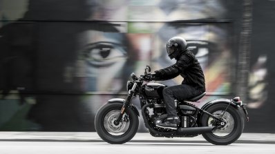 Triumph Bonneville Bobber black press left side action