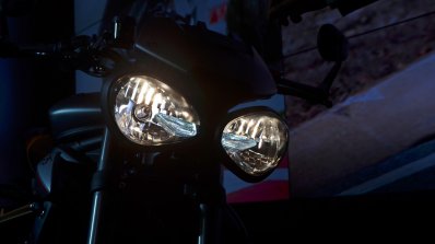Triumph Street Triple RS headlamp glow