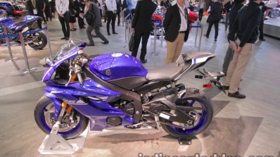 Yamaha YZF-R6 left side at 2017 Tokyo Motor Show