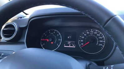 2018 Dacia Duster international media drive instrument console