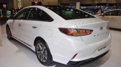 2018 Hyundai Sonata Hybrid (facelift) rear three quarters left side at 2017 Dubai Motor Show