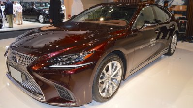 2018 Lexus LS front three quarters left side at 2017 Dubai Motor Show