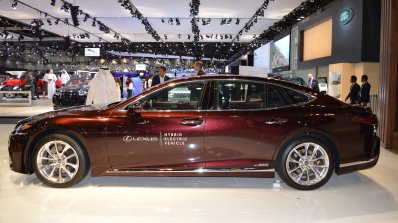 2018 Lexus LS profile at 2017 Dubai Motor Show