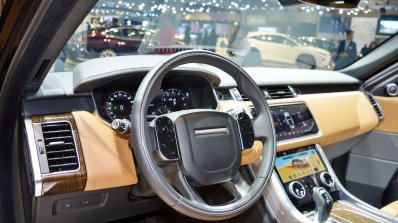 2018 Range Rover Sport at Dubai Motor Show 2017 steering wheel