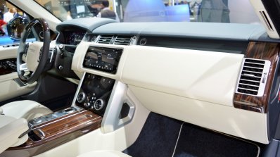 2018 Range Rover at Dubai Motor Show 2017 dashboard