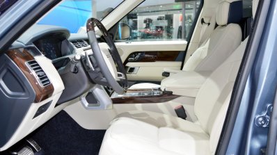 2018 Range Rover at Dubai Motor Show 2017 front seats
