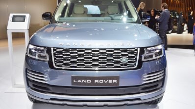 2018 Range Rover at Dubai Motor Show 2017 front view
