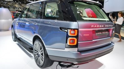 2018 Range Rover at Dubai Motor Show 2017 rear three quarters