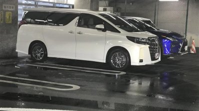 2018 Toyota Alphard (facelift) front three quarters spy shot