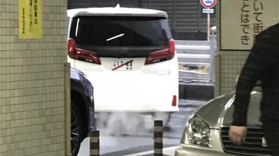 2018 Toyota Alphard (facelift) rear spy shot