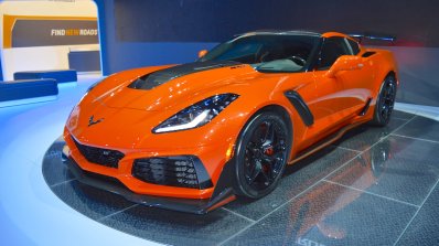 2019 Chevrolet Corvette ZR1 front three quarters left side at 2017 Dubai Motor Show