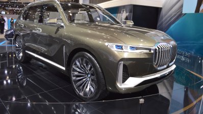 BMW Concept X7 iPerformance front three quarters at 2017 Dubai Motor Show