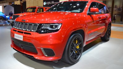 Jeep Grand Cherokee Trackhawk front three quarters left side at 2017 Dubai Motor Show