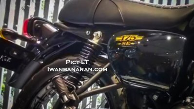 Kawasaki W175 SE spotted at dealership toolbox