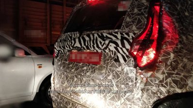 Mahindra U321 (S321) MPV spy picture tail light