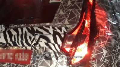 Mahindra U321 (S321) MPV spy pictures tail lamp glow