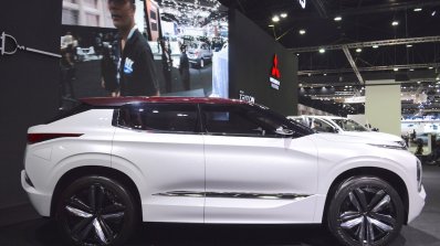 Mitsubishi Ground Tourer PHEV Concept at Thai Motor Expo 2017 front three quarters side view