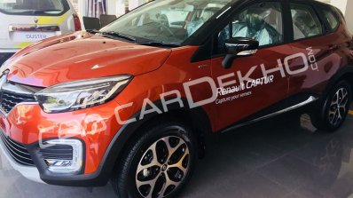 Renault Captur front three quarters India dealership
