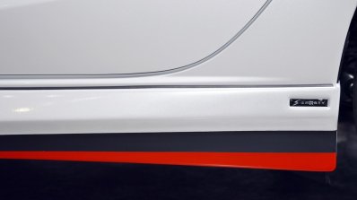 Suzuki Ciaz Sporty bodykit at Thai Motor Expo 2017 side skirt close