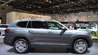 VW Teramont profile at 2017 Dubai Motor Show.JPG