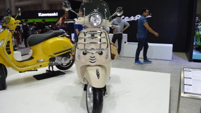 Vespa Primavera Touring Edition front at 2017 Thai Motor Expo