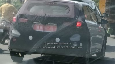 2018 Hyundai i20 facelift spy shot rear three quarters