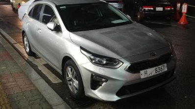2018 Kia Cee’d front three quarters right side spy shot
