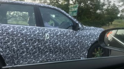2018 Mahindra XUV500 (facelift) profile spy shot