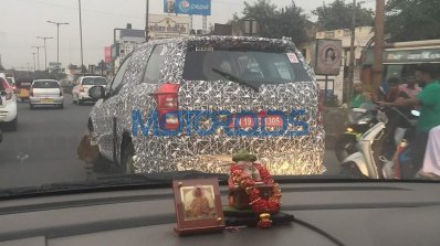 2018 Mahindra XUV500 (facelift) rear three quarters left side spy shot