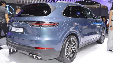 2018 Porsche Cayenne S rear three quarters at 2017 Thai Motor Expo.JPG
