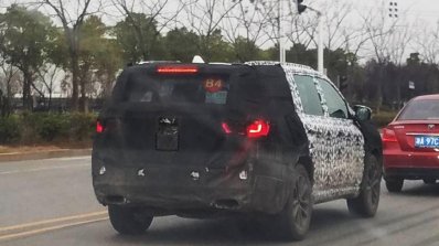 Jeep 7-seat SUV rear three quarters spy shot