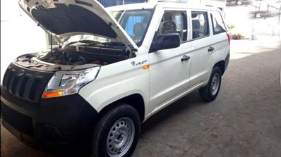 Mahindra TUV300 Plus P4 front three quarters spy shot